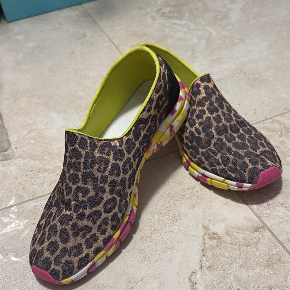 Leopard Print Slip-On Sneakers sz 8 Ultra-light